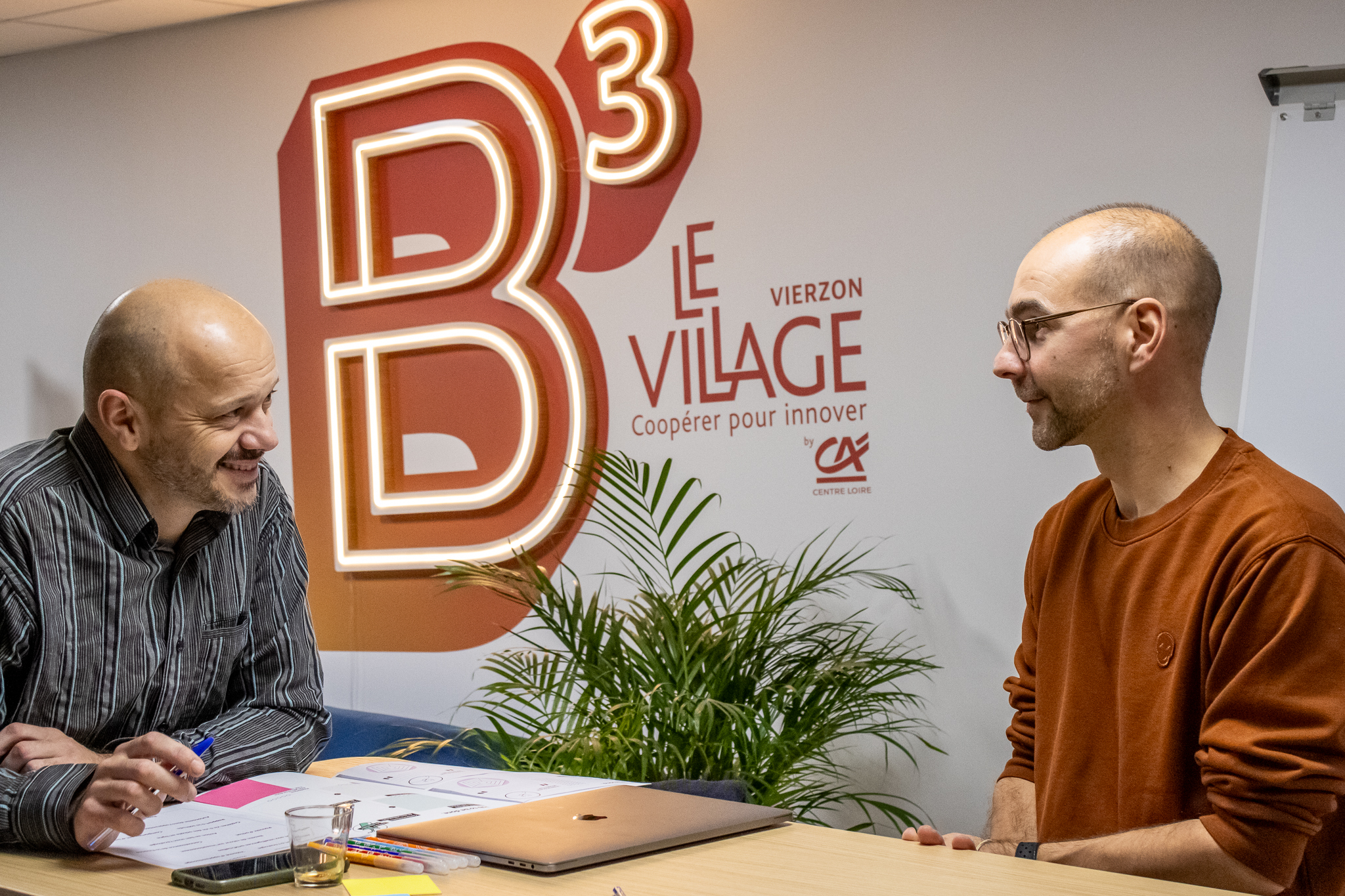 Innovation Stratégique : Atelier d'acculturation UX pour les Startups du B3 Village by CA de Vierzon Pistache design UX UI france 